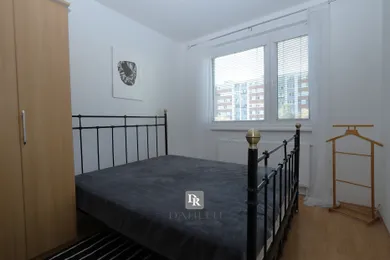 Na prenájom 3-izbový byt, 64 m², Bratislava-Petržalka, Hrobákova