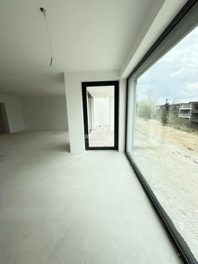 Na predaj 5-izbový dom, 217 m², Banská Bystrica, Komenského