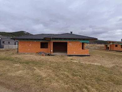 Na predaj 4-izbový dom, 136 m², Slovany