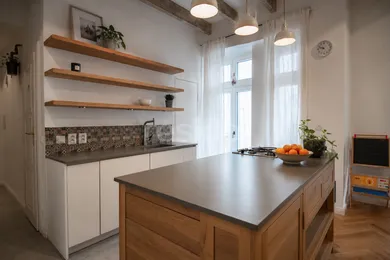 Na prenájom 4-izbový byt, 100 m², Bratislava-Staré Mesto