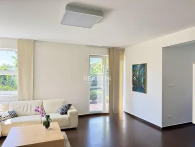 Na predaj 5-izbový dom, 226 m², Malinovo, Súbežná