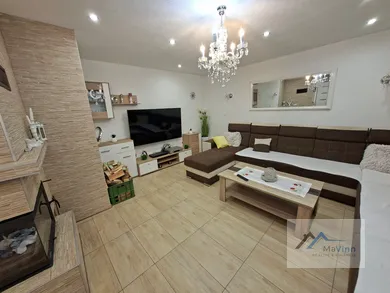Na predaj 2-izbový dom, 64 m², Uhrovec, Partizánska