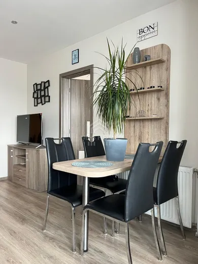 Na prenájom 2-izbový byt, 49 m², Bratislava-Petržalka, Rovniankova