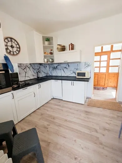Na predaj 6-izbový dom, 348 m², Lakšárska Nová Ves