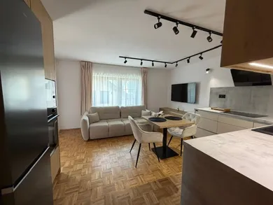 Na prenájom 2-izbový byt, 85 m², Bratislava-Karlova Ves, Líščie údolie
