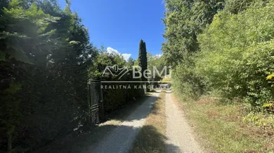 Na predaj pozemok, 385 m², Banská Bystrica