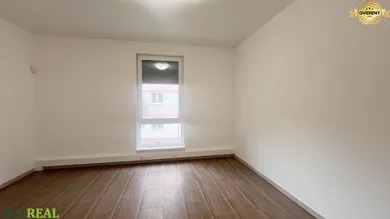 Na prenájom komerčné, 150 m², Bratislava-Nové Mesto, Pluhová