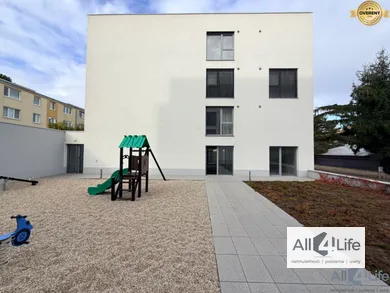 Na predaj komerčné, 152 m², Piešťany, Mojmírova