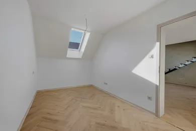 Na predaj 4-izbový byt, 86 m², Trnava, Trnava / Pekárska