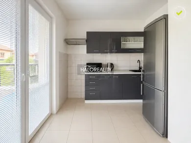 Domy na sprzedaż, Šurany · €132 990