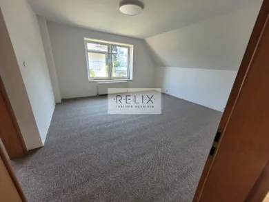 Na prenájom 4-izbový byt, 140 m², Bratislava-Staré Mesto, Červeňova