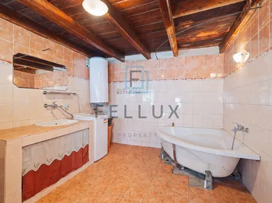 Na predaj 2-izbový dom, 600 m², Bratislava-Dúbravka, Jadranská