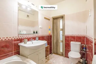 Na prenájom 2-izbový byt, 43 m², Bratislava-Staré Mesto