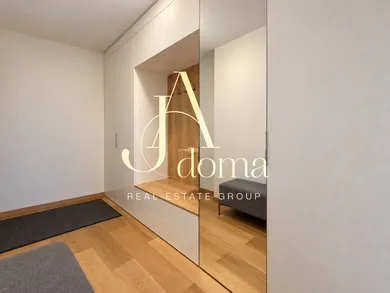 Na prenájom 3-izbový byt, 90 m², Bratislava-Staré Mesto, Landererova