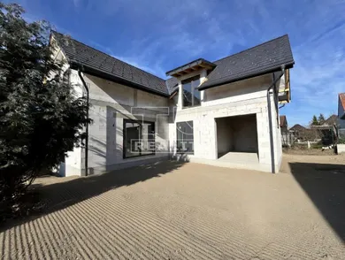 Na predaj 5-izbový dom, 194 m², Liptovský Mikuláš