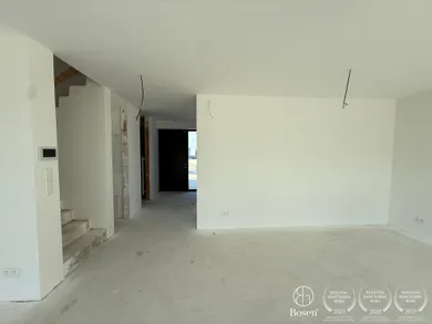 Na predaj 5-izbový dom, 138 m², Bratislava-Dúbravka, Agátová