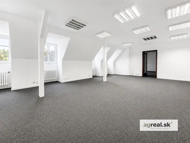 Lokale komercyjne na wynajem, Bratislava-Staré Mesto · €1216