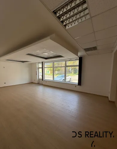 Na prenájom objekt, 62 m², Prievidza, F. Madvu