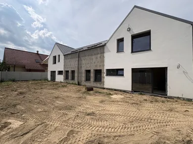 Na predaj 3-izbový dom, 61 m², Bratislava-Ružinov