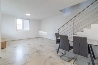 Na prenájom dom, 80 m², Pezinok, Myslenická