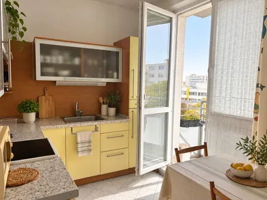 Na prenájom 3-izbový byt, 66 m², Bratislava-Staré Mesto, Exnárová 14
