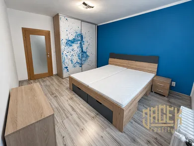 Na predaj 2-izbový byt, 64 m², Považská Bystrica, Stred