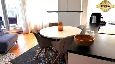 Na prenájom 3-izbový byt, 90 m², Bratislava-Staré Mesto, Landererova