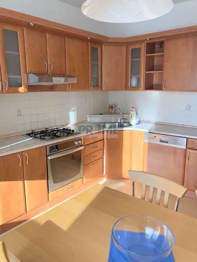 Na prenájom 3-izbový byt, 70 m², Bratislava-Petržalka, Farského