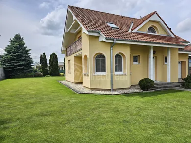 Na predaj dom, 200 m², Galanta