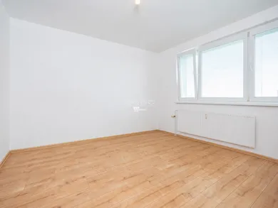 Na predaj byt v Bratislava-Petržalka · €244 900 · Čiastočná rekonštrukcia
