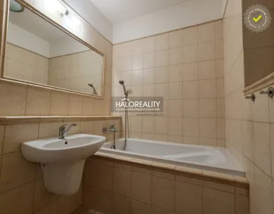 Na predaj 3-izbový byt, 72 m², Revúca, Daxnerova