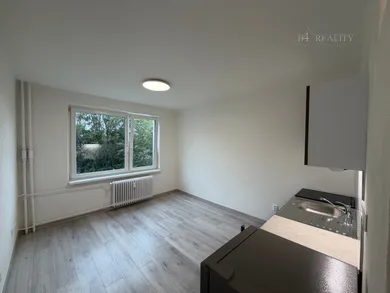 Na prenájom 1-izbový byt, 21 m², Dubnica nad Váhom, Pod kaštieľom