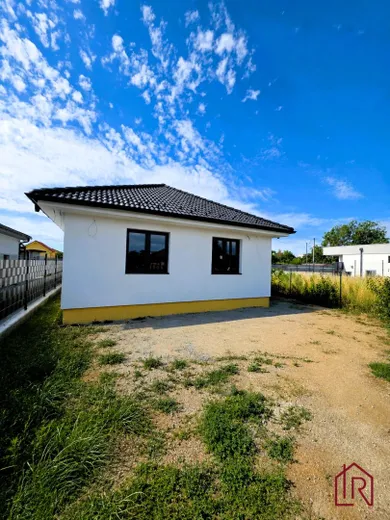Domy na sprzedaż, 4-pokojowe, Čaňa · €299 000