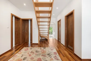 Na predaj 5-izbový dom, 172 m², Bratislava-Ružinov, Pri zvonici