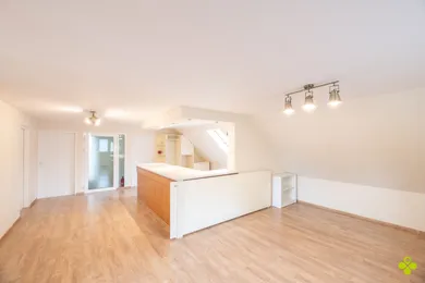 Na prenájom 4-izbový byt, 94 m², Prievidza, Kukučínova