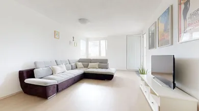 Na predaj 2-izbový byt, 84 m², Bratislava-Karlova Ves, Kresánkova
