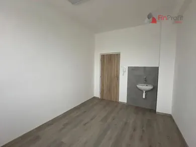 Na prenájom komerčné, 12 m², Bratislava-Nové Mesto, Bojnická