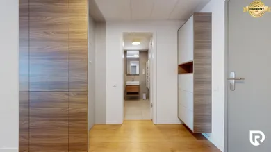 Na prenájom 2-izbový byt, 57 m², Bratislava-Staré Mesto, Továrenská
