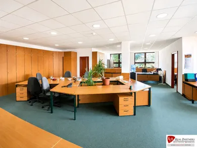Komerčné priestory na prenájom, Bratislava-Staré Mesto · €3 157