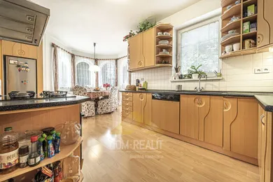 Na predaj 8-izbový dom, 45 m², Bratislava-Podunajské Biskupice