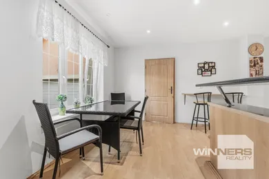 Na predaj 5-izbový dom, 242 m², Bratislava-Ružinov, Železná