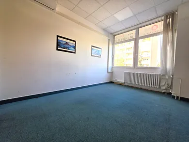 Na prenájom komerčné, 218 m², Bratislava-Ružinov, Rezedová