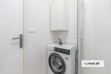 Na predaj 3-izbový byt, 68 m², Bratislava-Karlova Ves, Púpavová