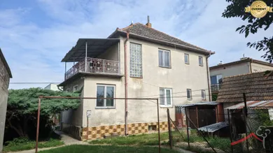 Domy na sprzedaż, 5-pokojowe, Vráble · €195 000
