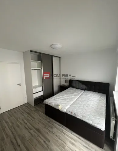 Na prenájom 3-izbový byt, 78 m², Bratislava-Nové Mesto, Nobelova