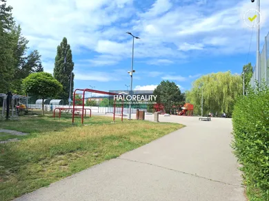 Na predaj 3-izbový byt, 69 m², Bratislava-Lamač, Bakošova