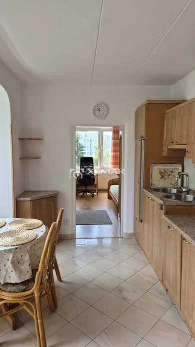 Mieszkania na wynajem, 3-pokojowe, Banská Bystrica · €750