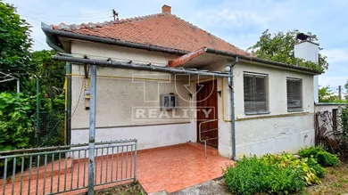 Na predaj 3-izbový dom, 96 m², Urmince