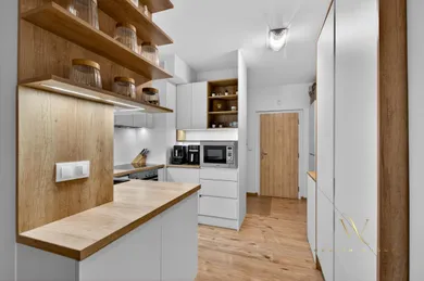 Na prenájom 2-izbový byt, 48 m², Bratislava-Ružinov, Velehradská