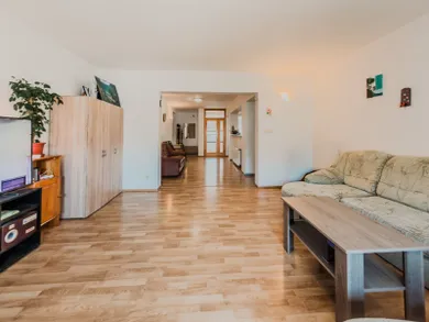 Na predaj 4-izbový byt, 125 m², Sereď, Námestie Slobody